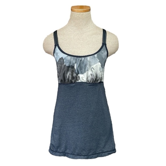 Lululemon Tank Top Women's 6 Grey Built-in Bra Sleeveless Athletic Top - Picture 1 of 15